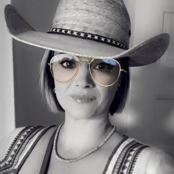 Meet your Posher, Betsy - Picture 5 of 7